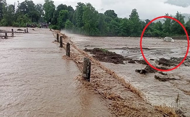 मैक्स वाहन हादसा अपडेट : दो महिलाओं की मौत, 9 वर्ष का बालक मंगल सिंह लापता