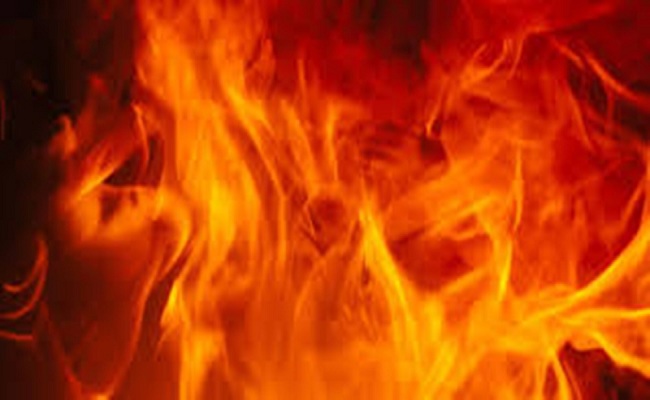 दुःखद खबर : मकान में आग लगने से एक ही परिवार के पांच लोगों की जलने से मौत