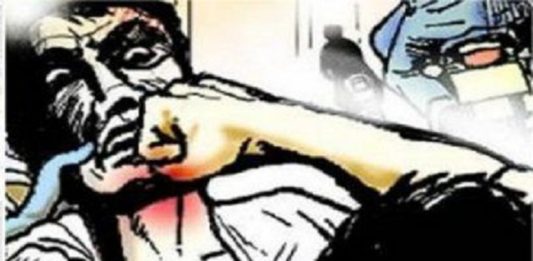 मुखानी में मेगामार्ट कर्मचारी से मारपीट