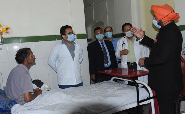 नैनीताल : राज्यपाल ने बी.डी.पांडे चिकित्सालय का किया निरीक्षण, मरीजों का जाना हाल