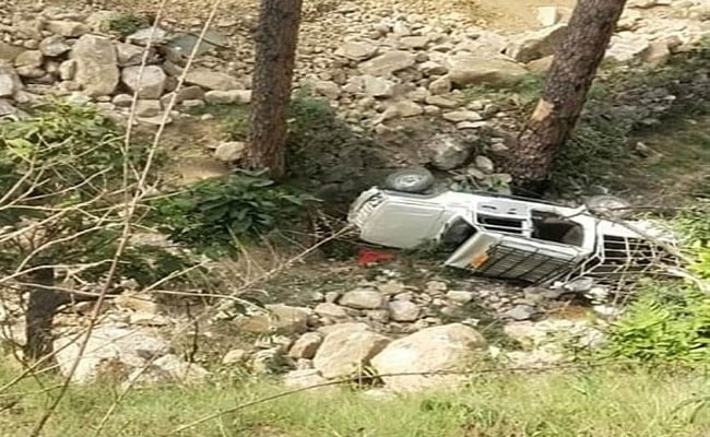 उत्तराखंड : टिहरी में यूटिलिटी वाहन खाई में गिरा, हादसे में 5 लोगों की मौत - 3 घायल
