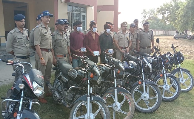 जसपुर पुलिस ने किया मोटरसाइकिल चोर गैंग का पर्दाफाश, तीन गिरफ्तार