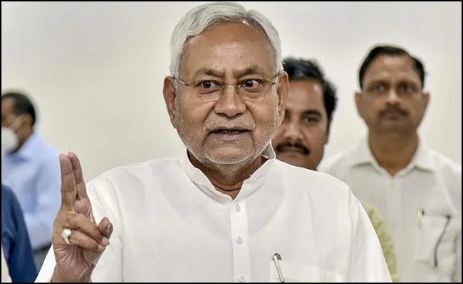बिहार के मुख्यमंत्री नीतीश कुमार ने दिया इस्तीफा