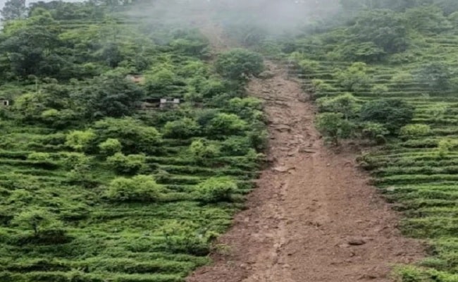 Uttarakhand : श्रीनगर के दो गांव में फटा बादल, खेतों में भरा मलबा