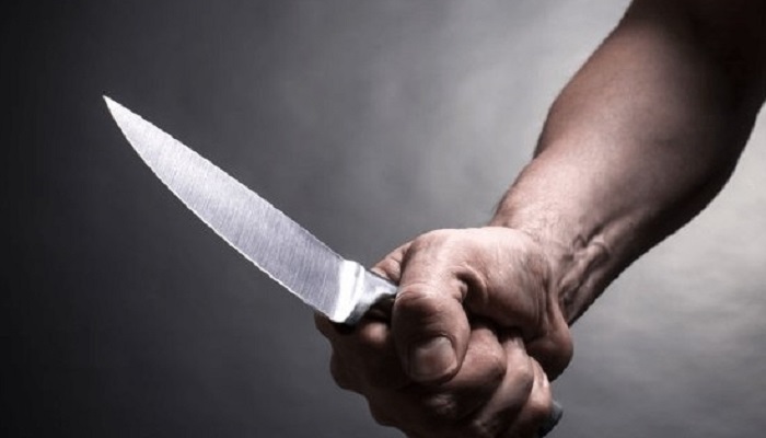 पत्नी के पेट में पति ने घोंपा चाकू