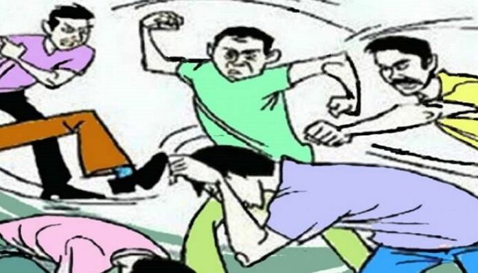 दो पक्षों में जबर्दस्त मारपीट, तीन गंभीर घायल हुए रेफर