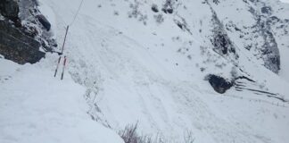 उत्तराखंड : केदारनाथ पैदल मार्ग पर ग्लेशियर टूटा, आवाजाही बंद