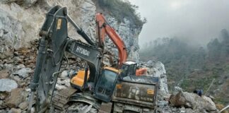 दुःखद उत्तराखंड : भूस्खलन की चपेट में आकर साइड इंचार्ज की मौत, दो घायल