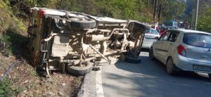 हल्द्वानी जा रही टैक्सी बोलेरो दुर्घटनाग्रस्त, 07 घायल