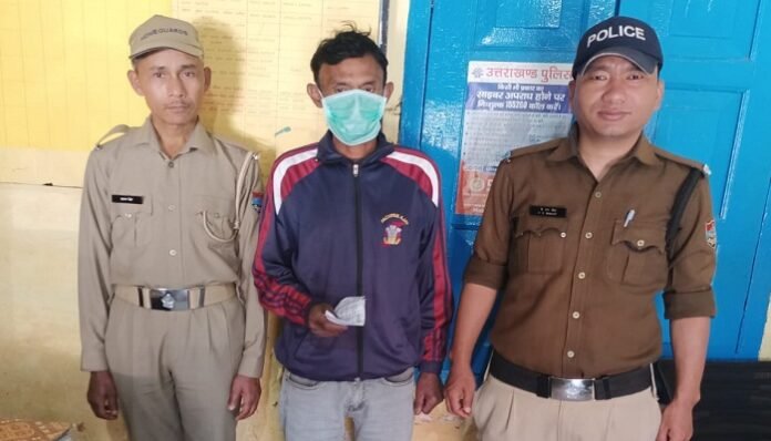 पहली बार 20 हजार, दूसरी बार 45 हजार निकाले और तीसरी बार में धर दबोचा