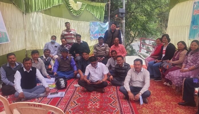 डिप्लोमा फार्मासिस्टों ने धरना-प्रदर्शन से बुलंद की आवाज