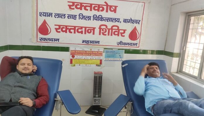 बीडीओ और एबीडीओ ने खून देकर बचाई महिला की जिंदगी