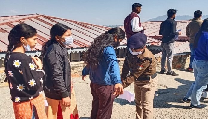 अल्मोड़ा जिले में 3,925 अभ्यर्थियों रहे गैरहाजिर