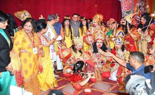 हल्द्वानी : मुख्यमंत्री धामी ने रामलीला में पहुंच लिया भगवान राम का आशीर्वाद