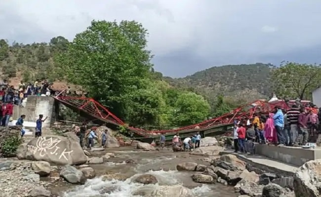 बैसाखी मेले के दौरान हादसा - जम्मू-कश्मीर में फुटब्रिज टूटा, 80 लोग घायल