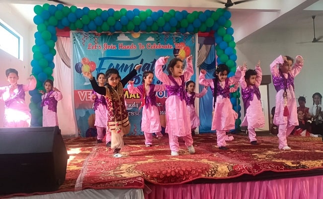 हल्द्वानी : वैंण्डी स्माल वंडर खेड़ा गौलापार में स्थापना दिवस मनाया