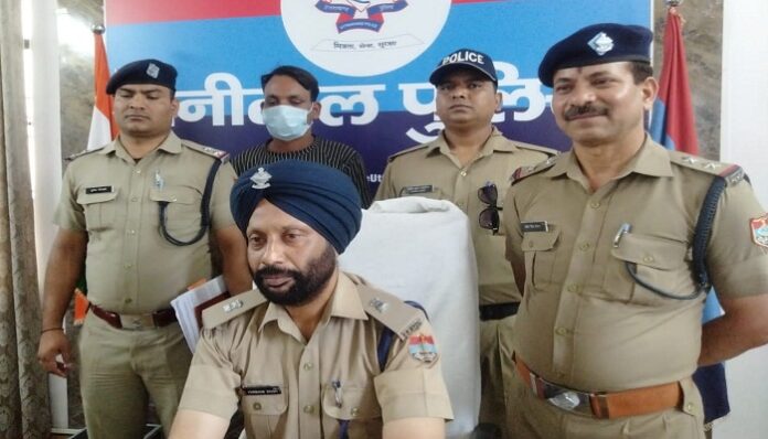 चालक से मारपीट की और फिर उसका टैंपो लेकर हो गया फरार