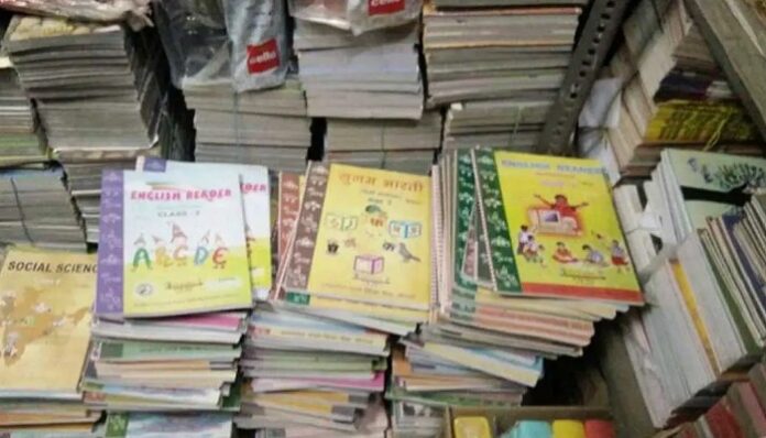 बच्चों का इंतजारः बस्ते में कब होंगी सभी विषयों की पुस्तकें