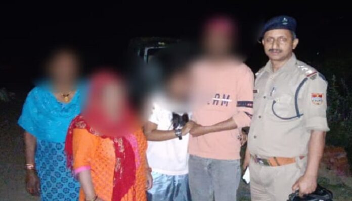 आठवीं की छात्रा घर पहुंची, यूनीफार्म बदली और चल दी