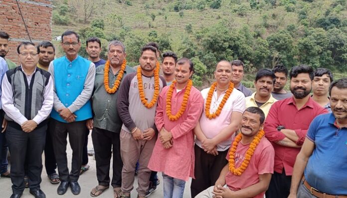 जिला समन्वयक त्रिलोचन जोशी ने सेराघाट व धौलछीना में ली बैठकें