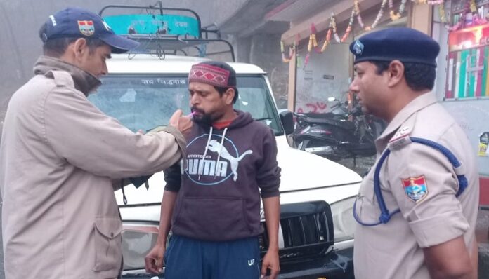 लापरवाह वाहन चालकों के खिलाफ चेकिंग, 69 चालान