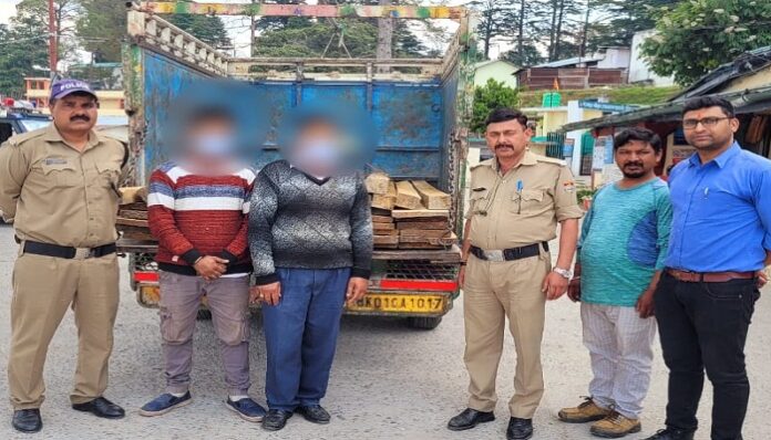 अवैध वन संपदा के साथ दो लोग गिरफ्तार