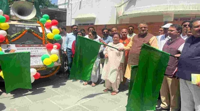 कृषि मंत्री ने रथों को दिखाई हरी झंडी