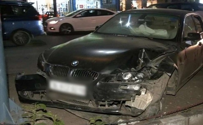 BMW में पार्टी से लौट रही महिला ने शख्स को कुचला, मौके पर मौत