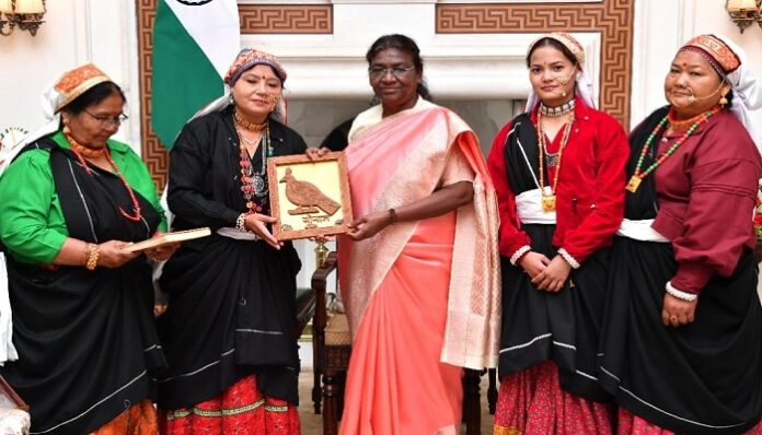 राष्ट्रपति से मिले जोहार सामाजिक एवं सांस्कृतिक समिति के लोग