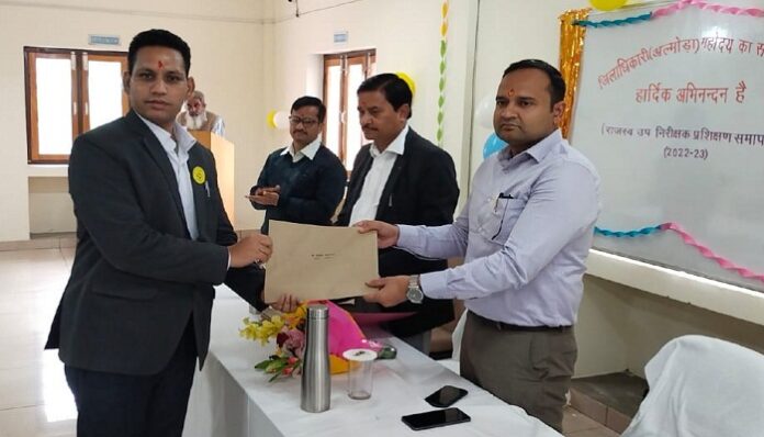 राजस्व उप निरीक्षक प्रशासन का की पहली कड़ी-तोमर