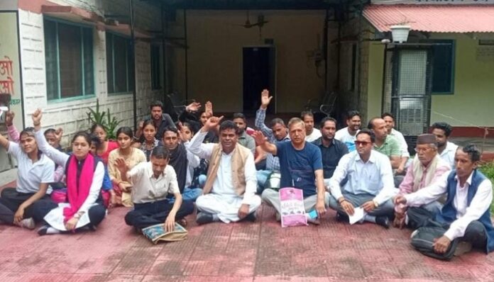 खेत जुताई ठप, दुधारु गायों का दूध भी नसीब नहीं