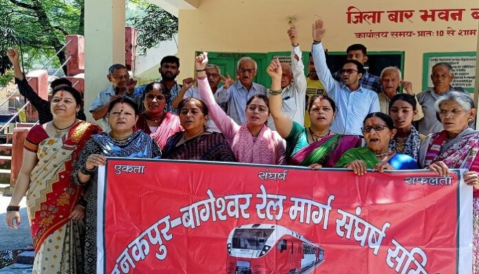 07 बार सर्वे, राष्ट्रीय प्रोजेक्ट में शामिल,​ फिर कहां गई रेल लाइन