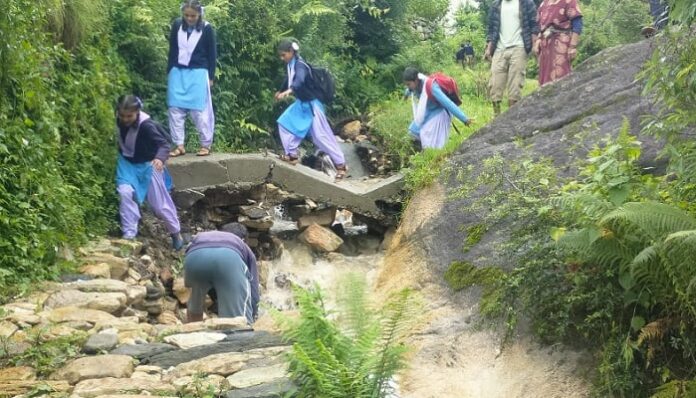 मकान क्षतिग्रस्त, कई जगह क्षति, लोग दहशतजदा