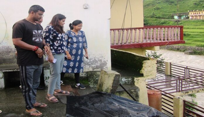 भारी वर्षा से क्षति देखने कपकोट के दौरे पर पहुंची डीएम