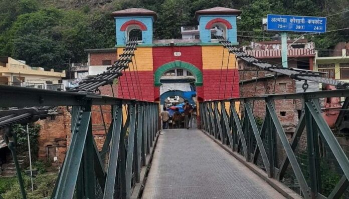 1913 में बनी पुल अब जर्जर, अब बढ़ा खतरा