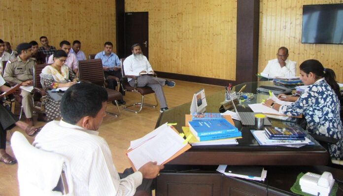 टावरों की लीज भूमि का एक माह में हो रेगुलराइजेशन—डीएम