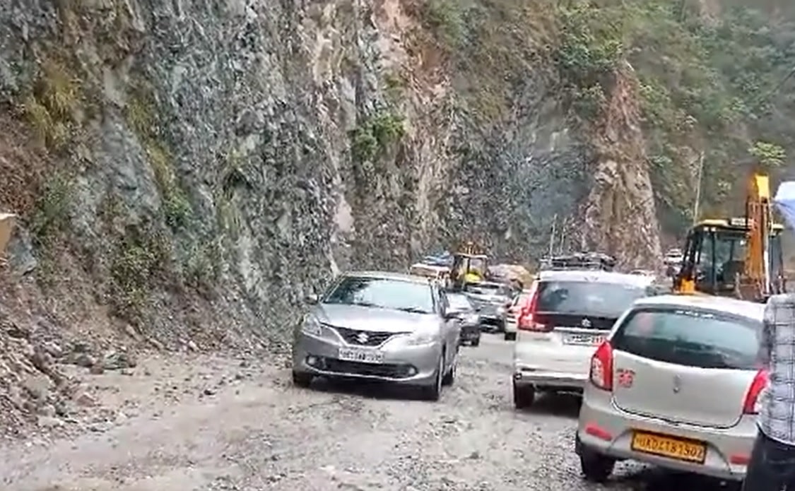 अपडेट : भौरिया बैंड के पास यातायात के लिए खोला गया अल्मोड़ा-भवाली मार्ग