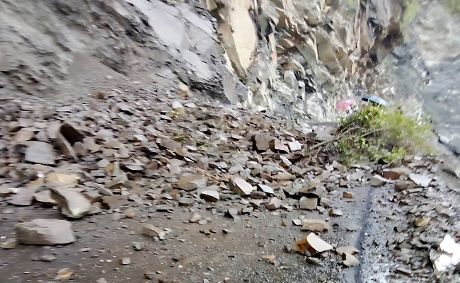 आज चार जिलों में भारी बारिश, बद्रीनाथ राष्ट्रीय राजमार्ग तीन जगह बंद