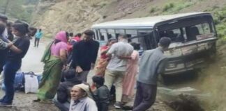 उत्तराखंड : रोडवेज बस दुर्घटनाग्रस्त, आठ घायल; ऐसे बची 26 यात्रियों की जान