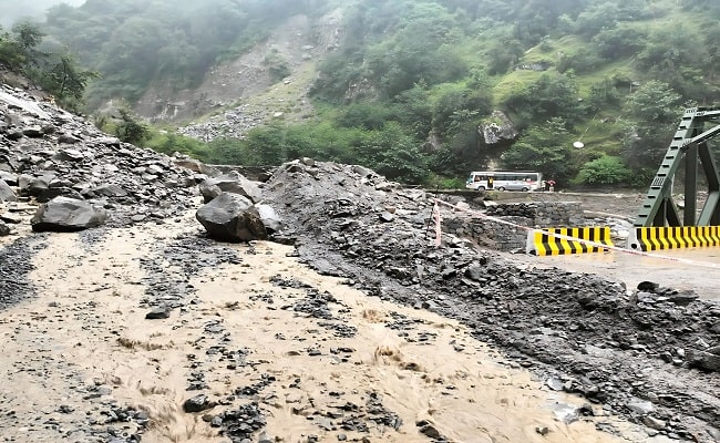 उत्तराखंड : 6 जिलों में भारी बारिश का आरेंज अलर्ट, बद्रीनाथ राष्ट्रीय राजमार्ग बंद