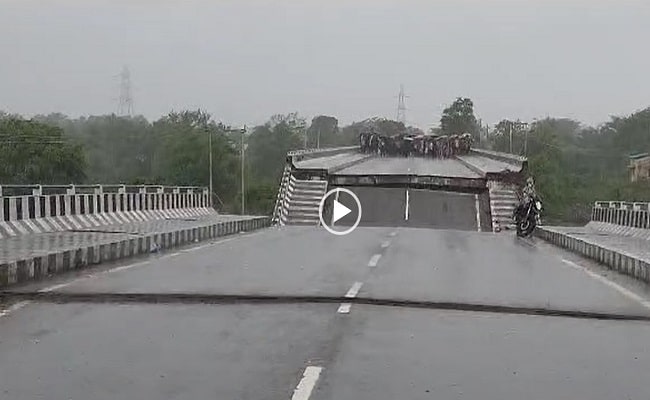Uttarakhand Big News | मालन नदी पर बना पुल टूटा, देखें वीडियो