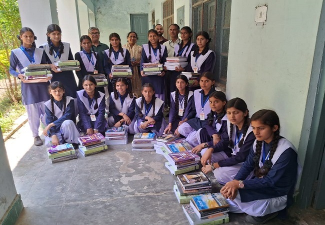 विज्ञान ज्योति कार्यक्रम से लाभान्वित राइंका ढोकाने की 16 बालिकाएं