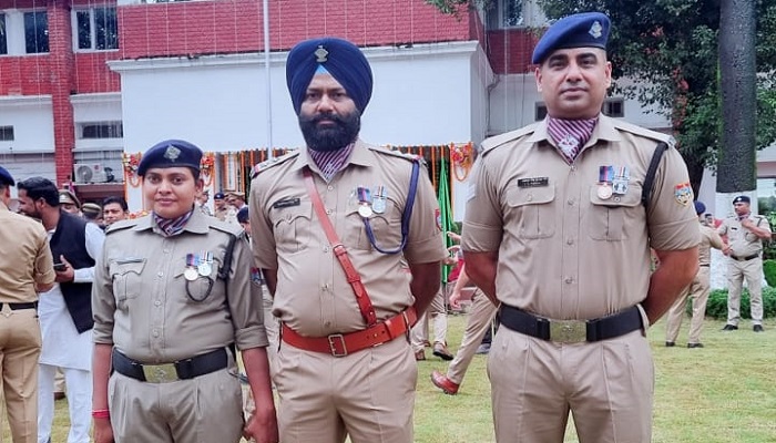 अल्मोड़ा जिले के 03 पुलिस कार्मिकों को सराहनीय सेवा सम्मान