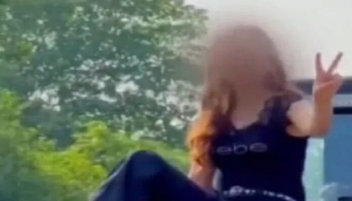 चौपहिया वाहन में युवती की रील बनाकर वायरल कर डाली