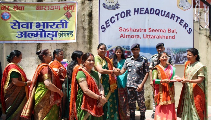 सेवा भारती की महिलाओं ने एसएसबी जवानों को बांधी राखियां