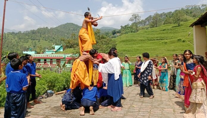 जूनियर हाईस्कूल भगरतोला में रक्षाबंधन के उपलक्ष्य में प्रतियोगिताएं