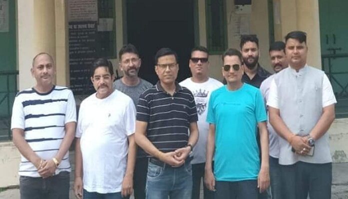 मारपीट के आरोपियों की पैरवी नहीं करेंगे अधिवक्ता