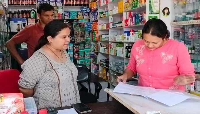 मेडिकल स्टोरों का आकस्मिक निरीक्षण, दिए निर्देश