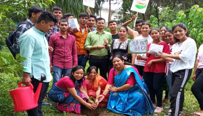 बागेश्वर कैंपस में तैयार हुई अमृत वाटिका