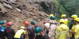 दुःखद उत्तराखंड : यहां मलबे में दबी कार में मिले पांच लोगों के शव